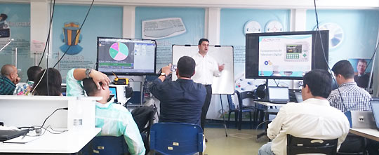 Imagen del curso del SENA en Colombia, a 22 de junio de 2015. Colabora Javier Rabadán, de PROMAX Electronica.